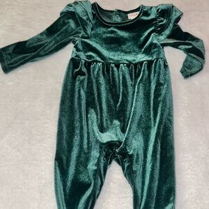 Cat & Jack Baby Girl Green Velvet Velour Holiday Jumpsuit Romper 6-9